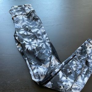 Alala Legging with knee cutouts - high waist